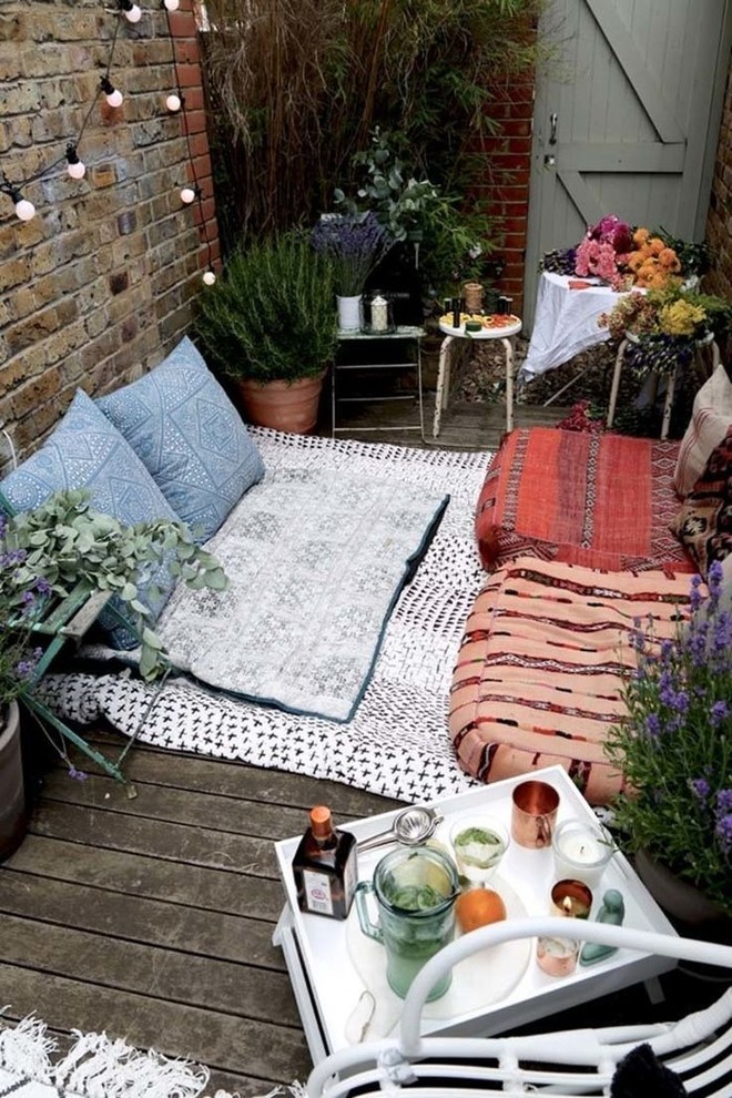 Inspiration for a world-inspired terrace in Other.