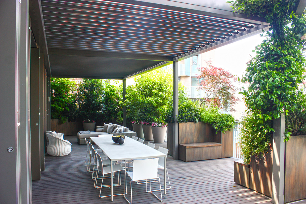Expansive contemporary side terrace in Milan.
