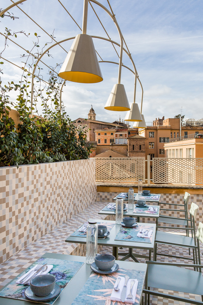 Inspiration for a medium sized contemporary terrace in Rome.