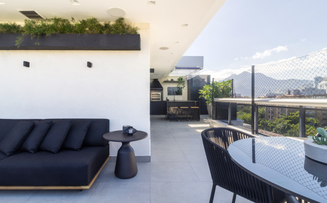 View of RJ SAINT TROPEZ | Penthouse - Modern - Terrasse - Mailand - von Mariana ...