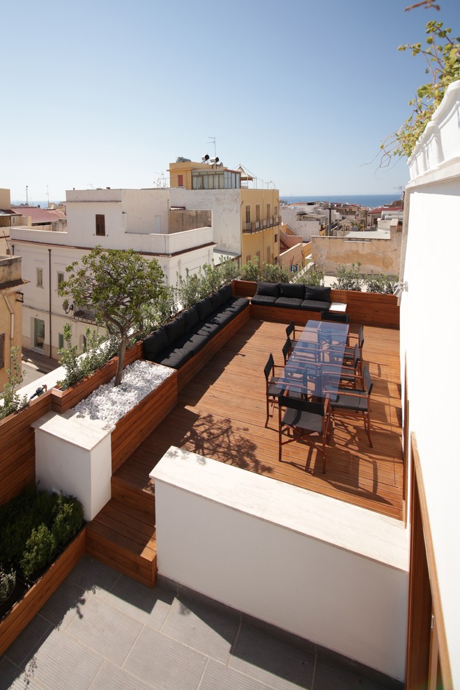 Diseño de terraza actual grande en azotea con jardín de macetas