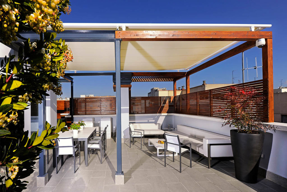 Diseño de terraza moderna de tamaño medio en azotea con jardín de macetas