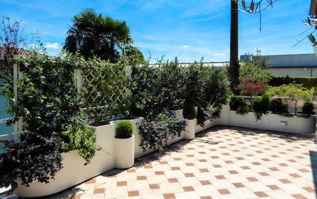 Terrazzo con fioriere in acciaio inox e pannelli per grigliati -  Contemporaneo - Terrazza - Milano - di Basketliving Outdoor d'eccellenza |  Houzz