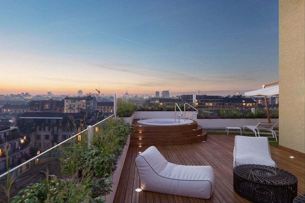 Imagen de terraza contemporánea extra grande en azotea con jardín de macetas y toldo