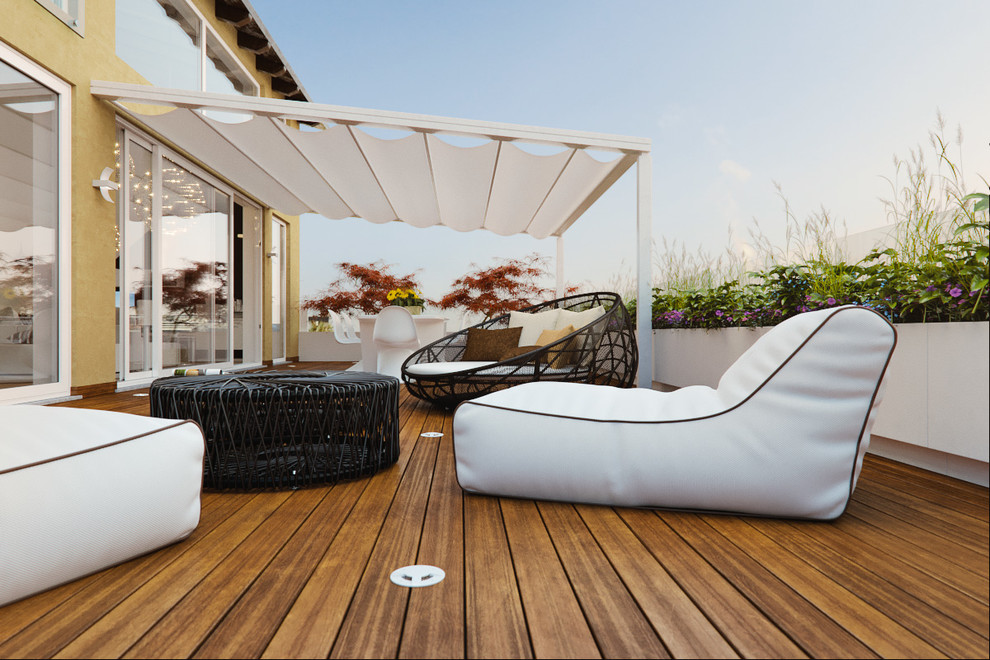 Diseño de terraza contemporánea extra grande en azotea con jardín de macetas y toldo