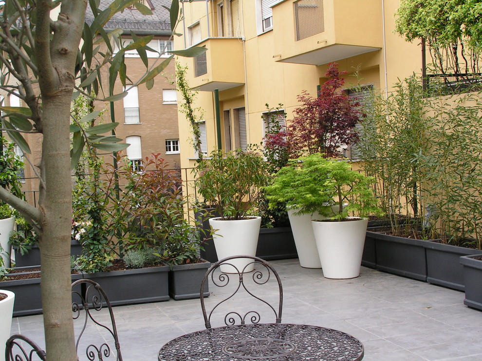 Photo of a contemporary terrace in Milan.