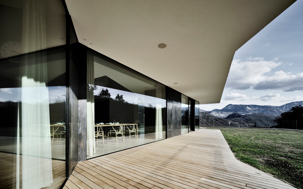 Inspiration pour une terrasse minimaliste avec une extension de toiture.