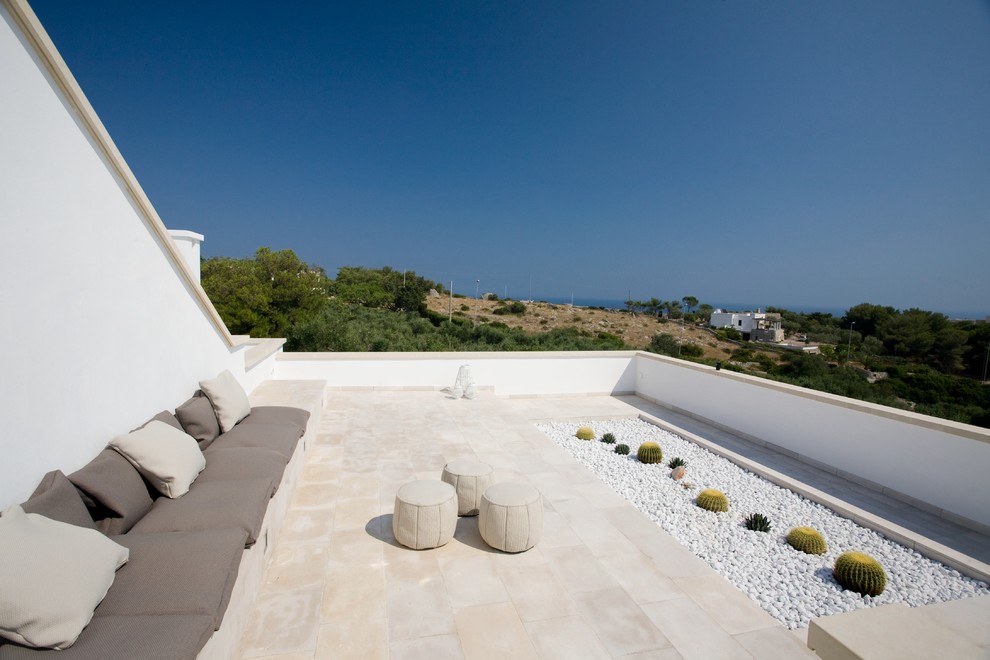 Example of a trendy rooftop deck design in Bari