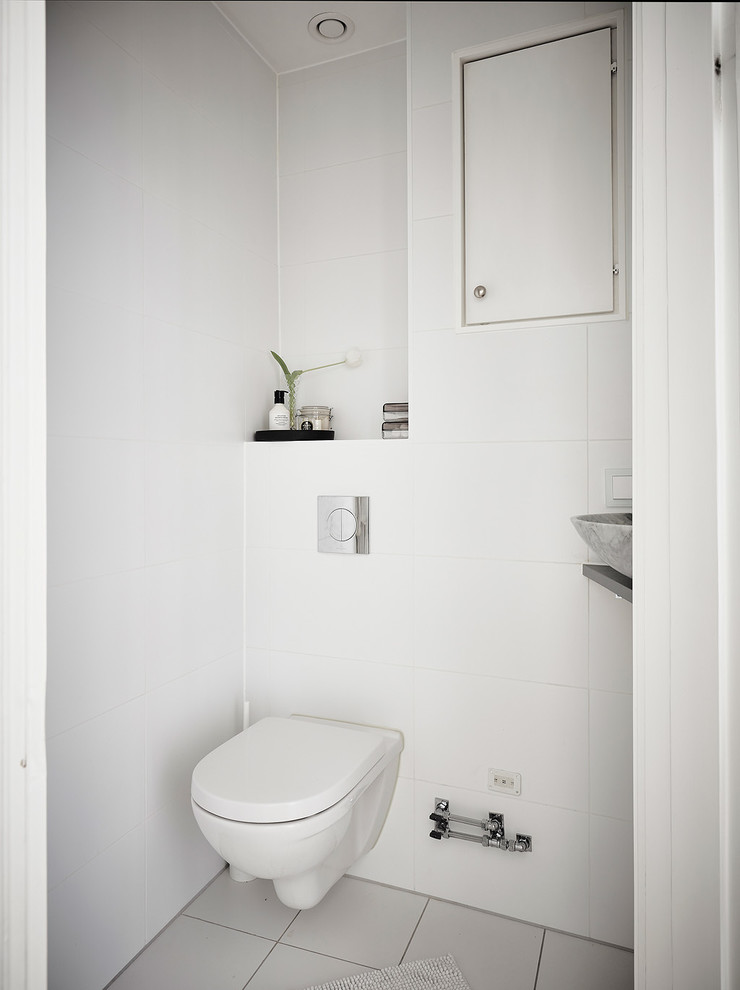 Skandinavisk inredning av ett toalett
