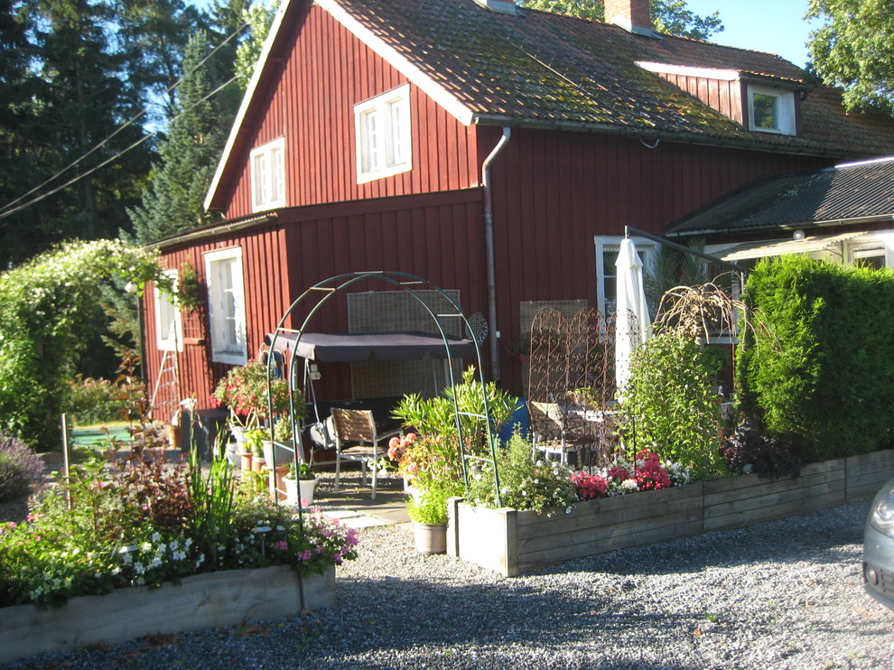 Inspiration for a scandinavian landscaping in Orebro.