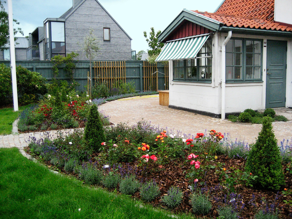 Design ideas for a farmhouse landscaping in Malmo.