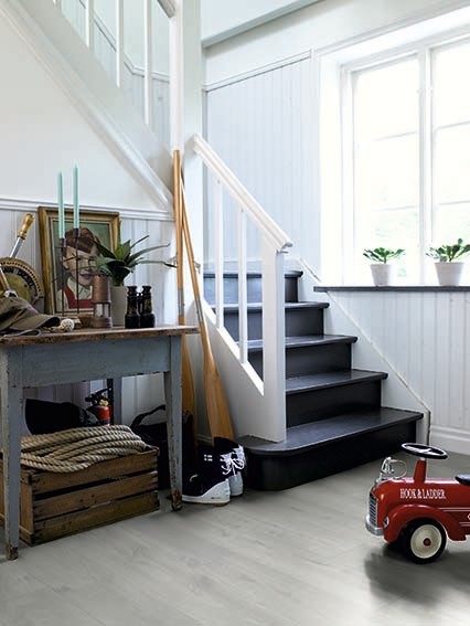Inspiration for a scandinavian staircase remodel in Malmo