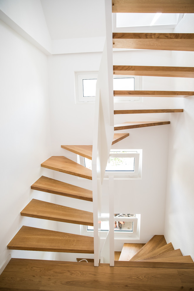 Contemporary wood curved wood railing staircase in Stuttgart.