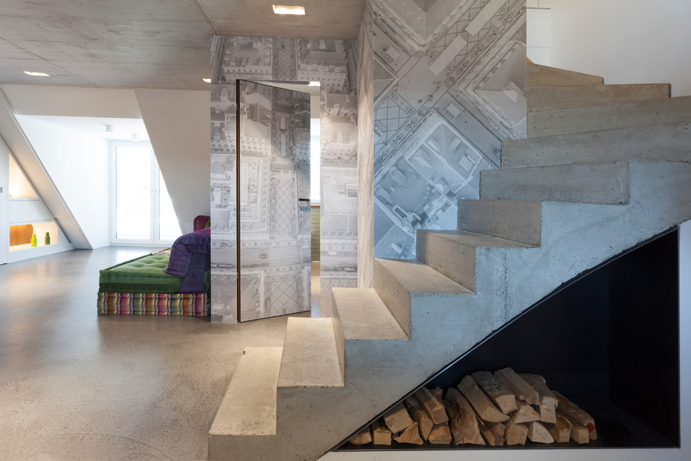 Inspiration pour un escalier courbe urbain en béton de taille moyenne avec des contremarches en béton.
