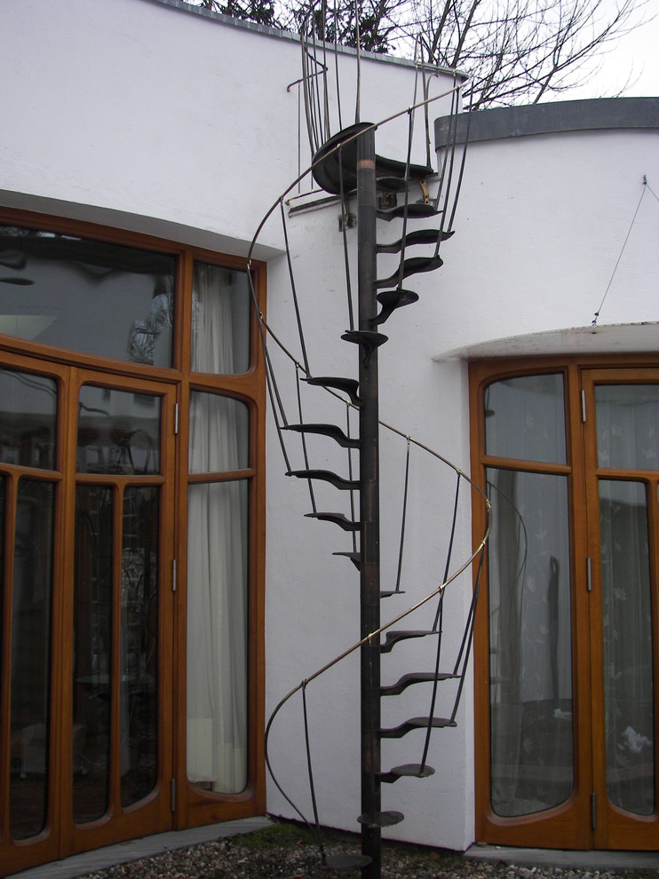 Idée de décoration pour un escalier champêtre de taille moyenne.