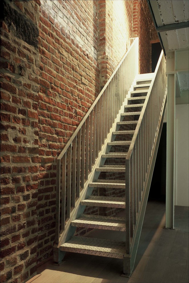 Gerade, Kleine Industrial Metalltreppe mit offenen Setzstufen in Köln