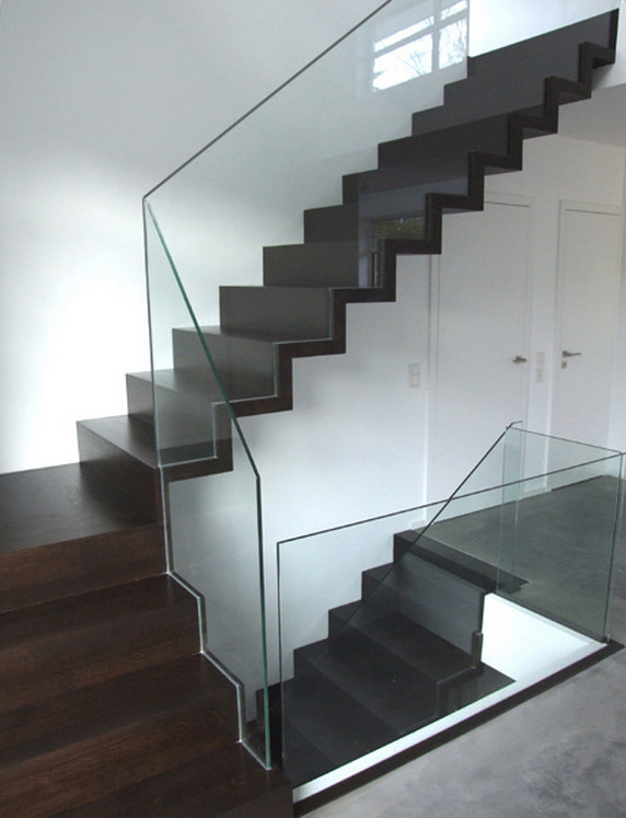 Small contemporary wood curved metal railing staircase in Dortmund with wood risers.