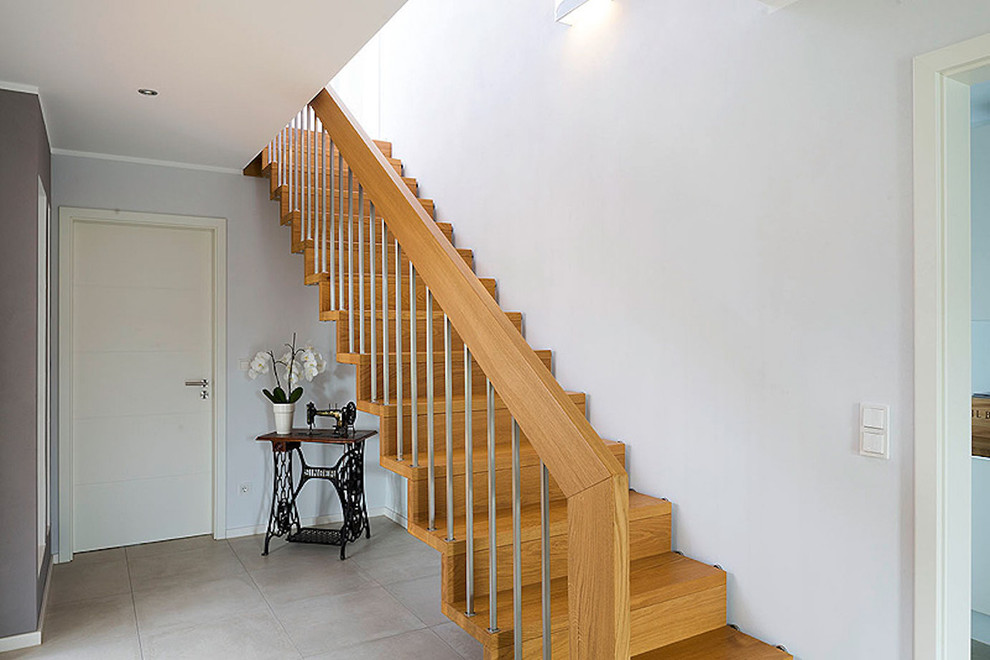 This is an example of a contemporary staircase in Bremen.