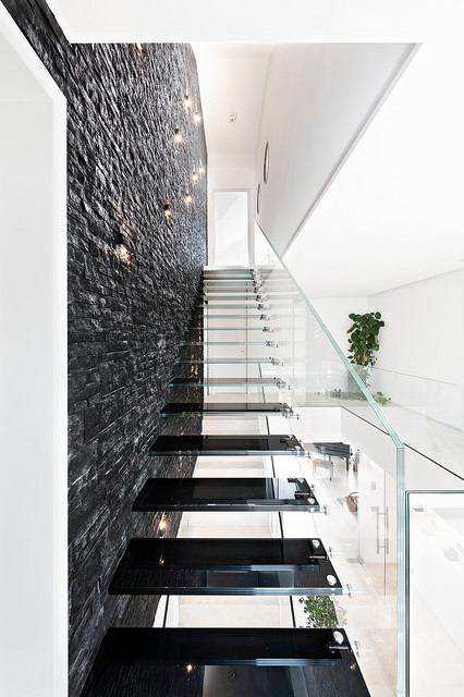 Glastreppe mit schwarzen Glasstufen - Modern - Treppen - München - von  Siller Treppen | Houzz