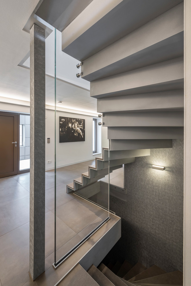 This is an example of a medium sized contemporary curved staircase in Leipzig.