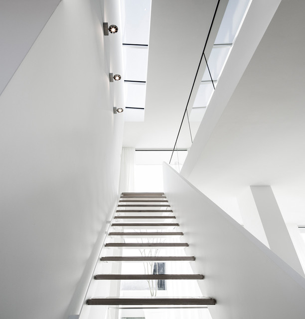 Haus am Hang Modern Treppen Düsseldorf von STUFE 4 ARCHITEKTUR
