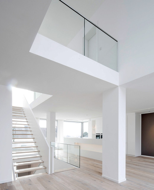 Haus am Hang Modern Treppen Düsseldorf von STUFE 4 ARCHITEKTUR