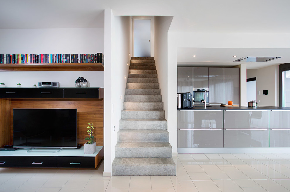 Design ideas for a medium sized contemporary concrete straight staircase in Stuttgart with concrete risers.