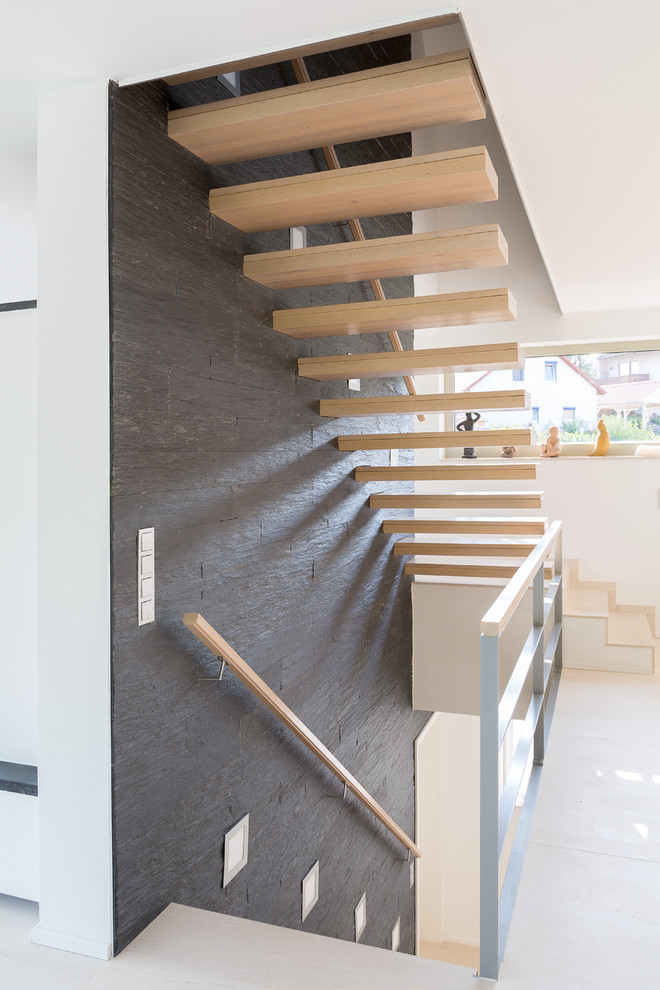Стильный дизайн: прямая лестница среднего размера в современном стиле с деревянными ступенями и деревянными перилами без подступенок - последний тренд