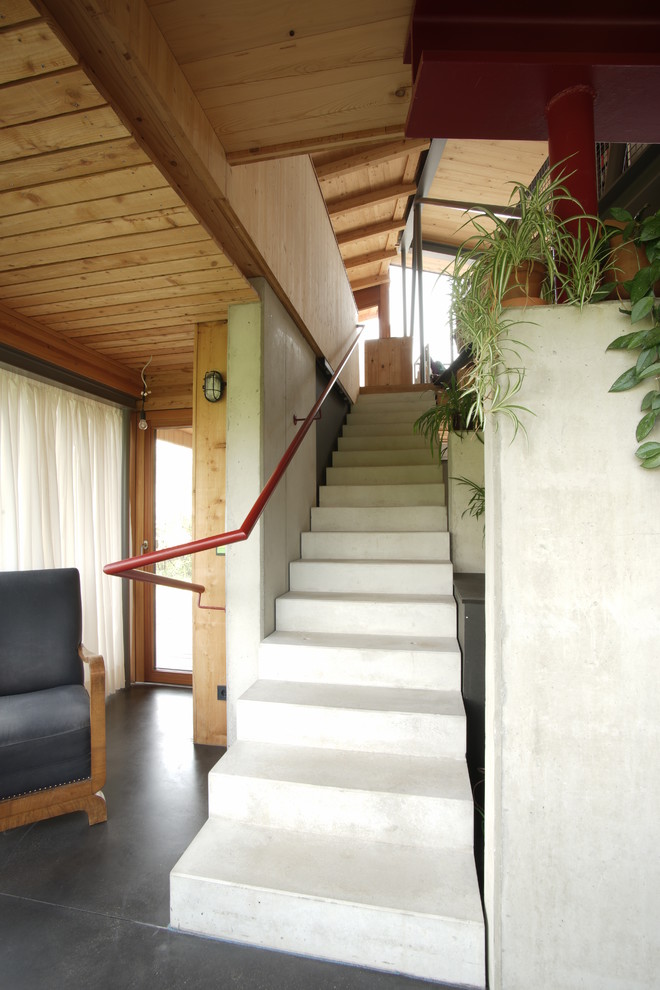 Идея дизайна: прямая бетонная лестница среднего размера в современном стиле с бетонными ступенями