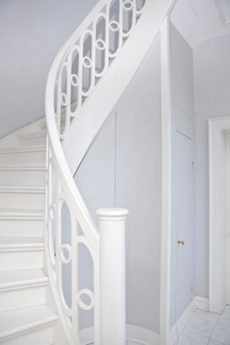 Inspiration for a victorian staircase remodel in Dusseldorf