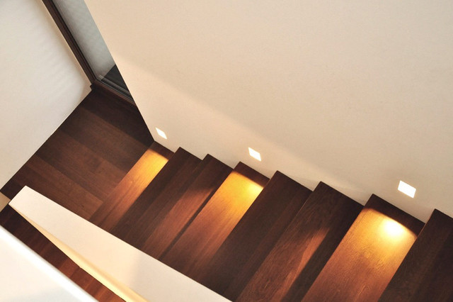 Holztreppe mit LED-Spots - Modern - Treppen - Hamburg - von Lecke  Architekten | Houzz