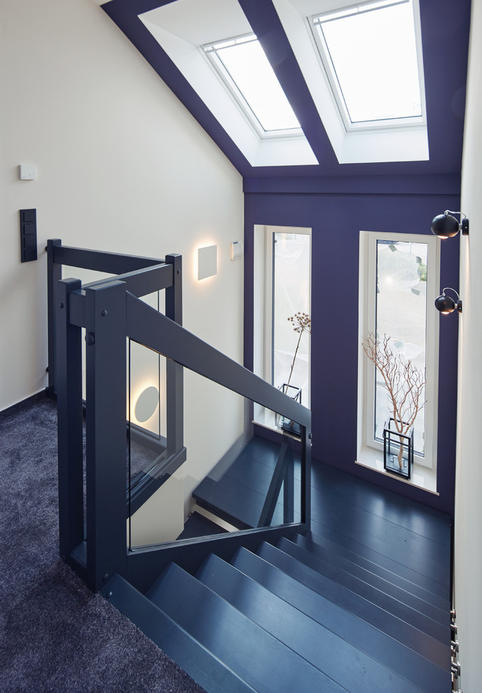 Mittelgroße Moderne Treppe in U-Form mit Holz-Setzstufen in Sonstige