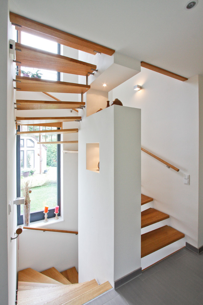 Inspiration for a contemporary staircase remodel in Hamburg