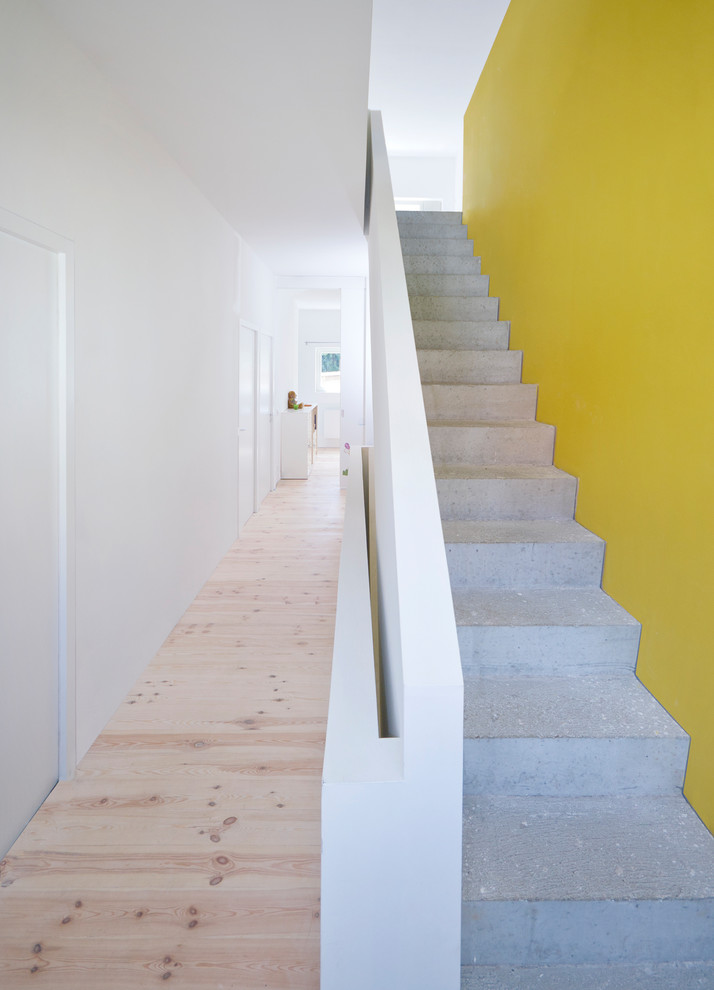 Photo of a medium sized contemporary staircase in Berlin with a feature wall.