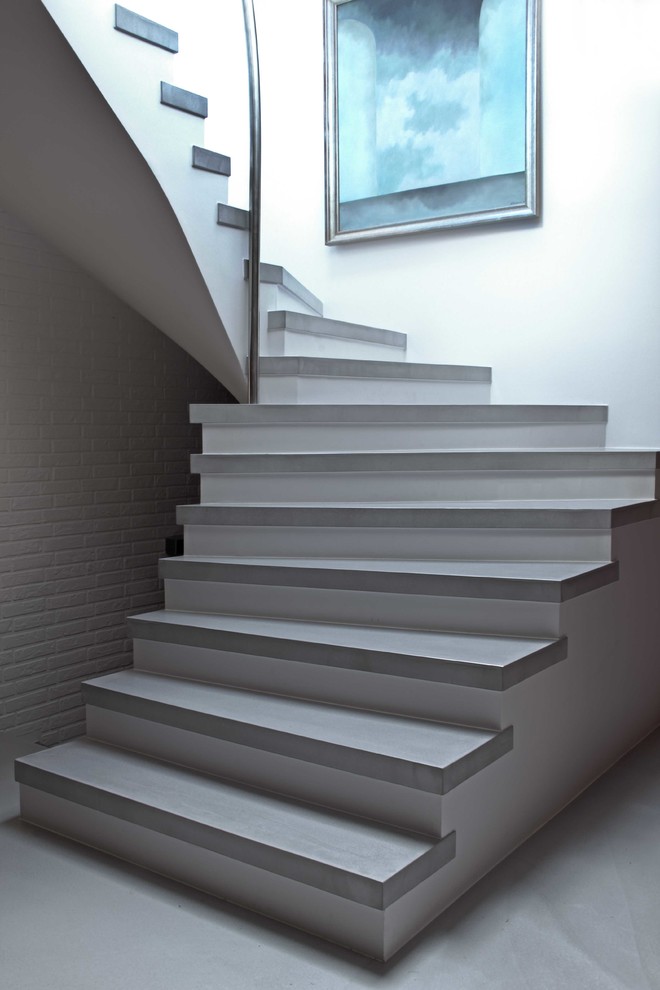 Idéer för en mellanstor modern trappa, med sättsteg i betong