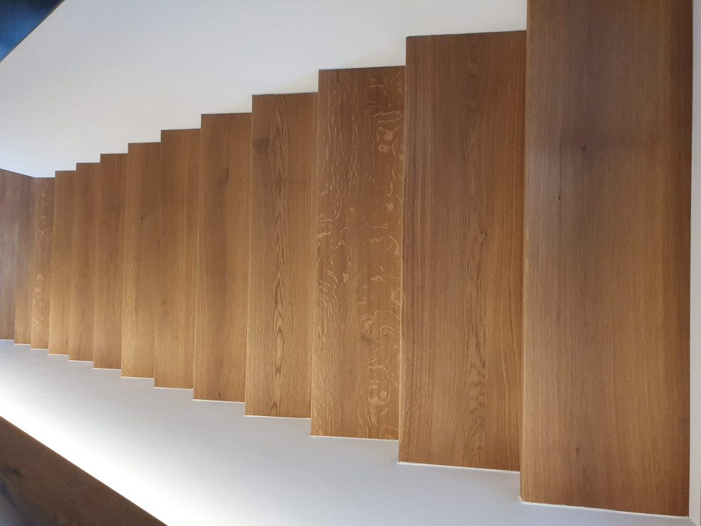 Источник вдохновения для домашнего уюта: прямая деревянная лестница среднего размера в современном стиле с деревянными ступенями и деревянными перилами