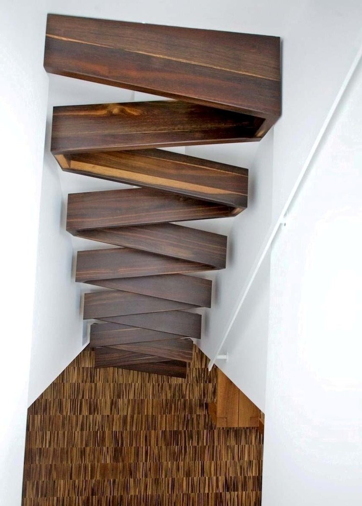 Foto di una scala a rampa dritta minimal di medie dimensioni con pedata in legno