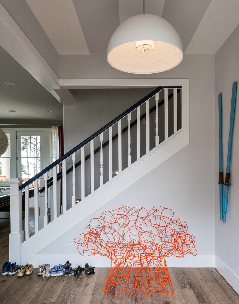 Источник вдохновения для домашнего уюта: прямая лестница среднего размера в современном стиле