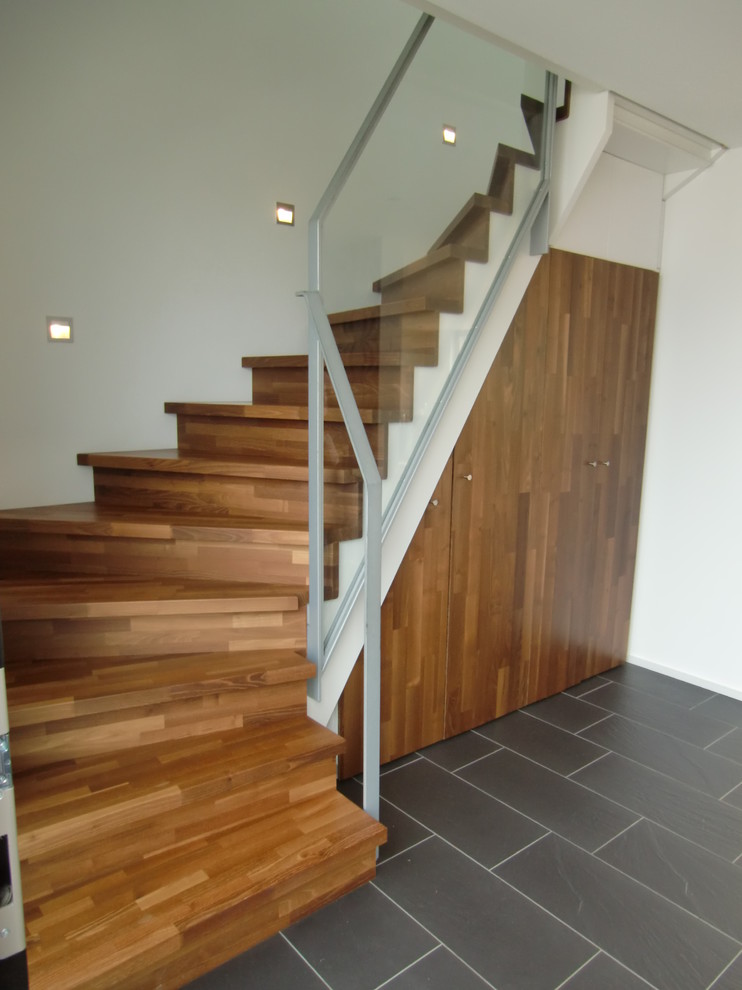 Gewendelte, Große Moderne Holztreppe in Sonstige
