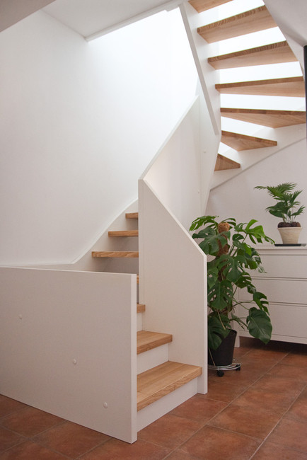 Moderne Treppe in Sonstige