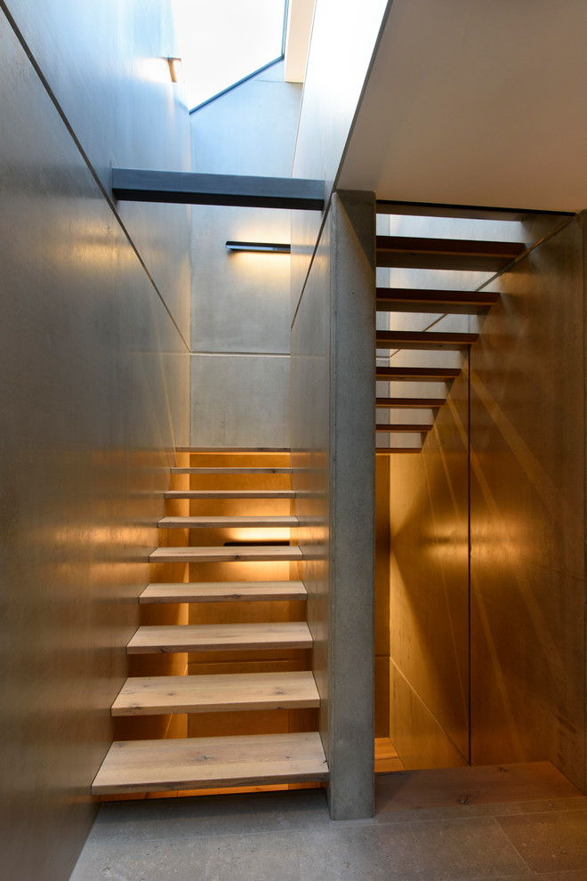 This is an example of a medium sized contemporary wood u-shaped staircase in Stuttgart with open risers.