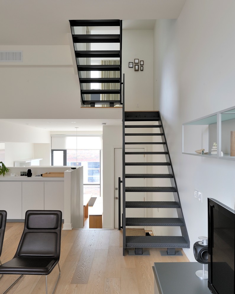 Inspiration pour un escalier sans contremarche design en U de taille moyenne avec des marches en métal.