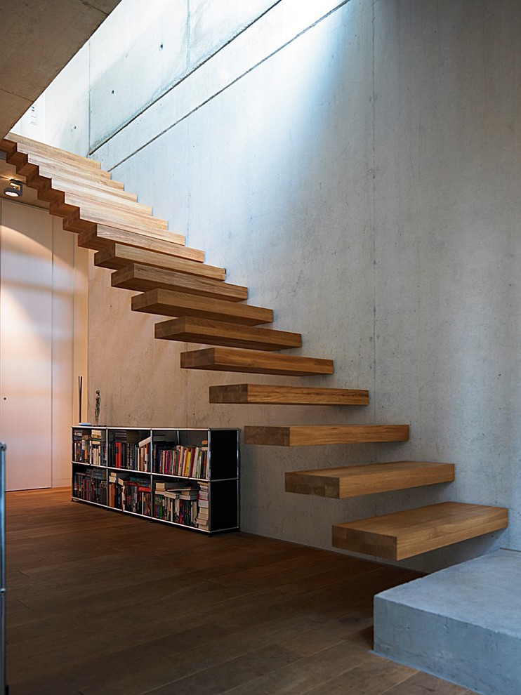 Schwebende, Mittelgroße Moderne Holztreppe mit offenen Setzstufen in Sonstige