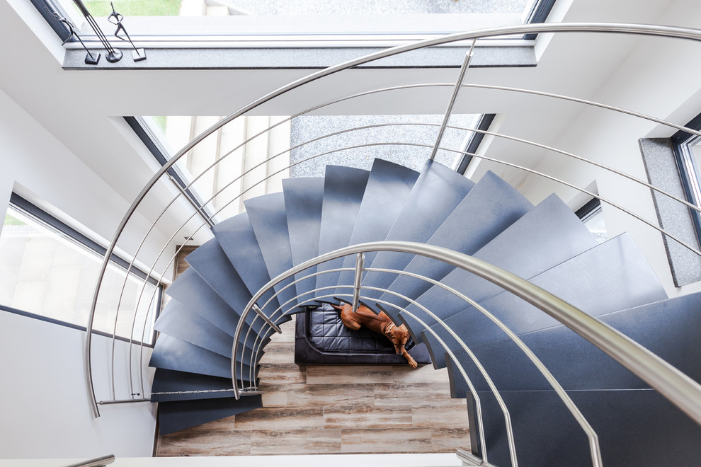 Idées déco pour un escalier sans contremarche flottant contemporain en béton de taille moyenne avec éclairage.