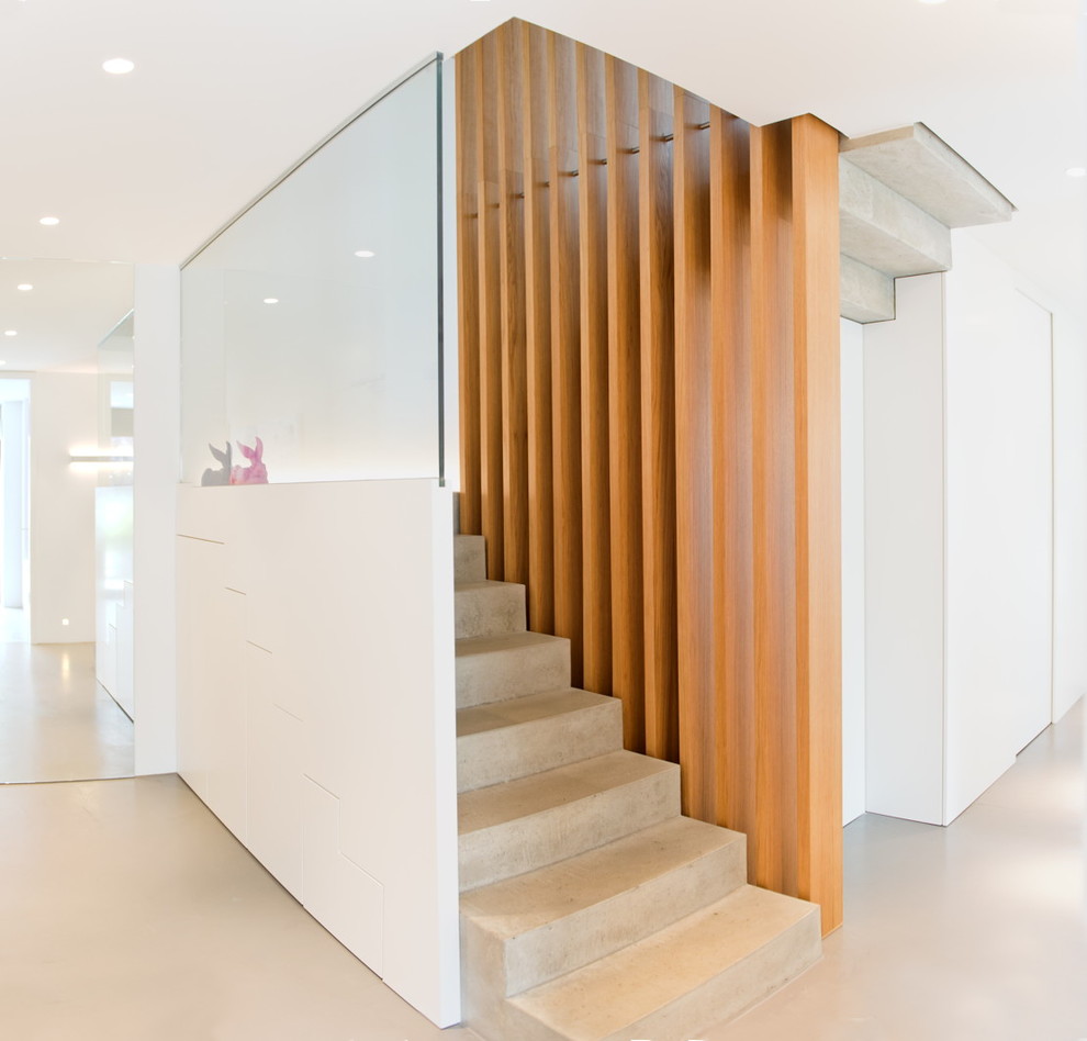 Источник вдохновения для домашнего уюта: п-образная бетонная лестница среднего размера в современном стиле с бетонными ступенями