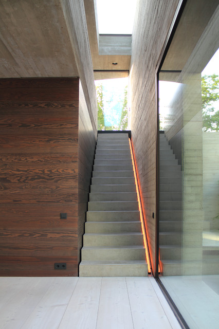 Treppe zum Obergeschoss - Modern - Treppen - Hannover - von NIEBERG  ARCHITECT atelieraxelnieberg | Houzz