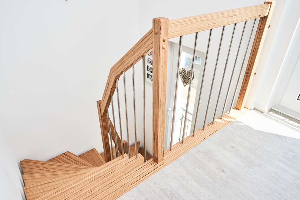 Inspiration for a contemporary staircase remodel in Essen