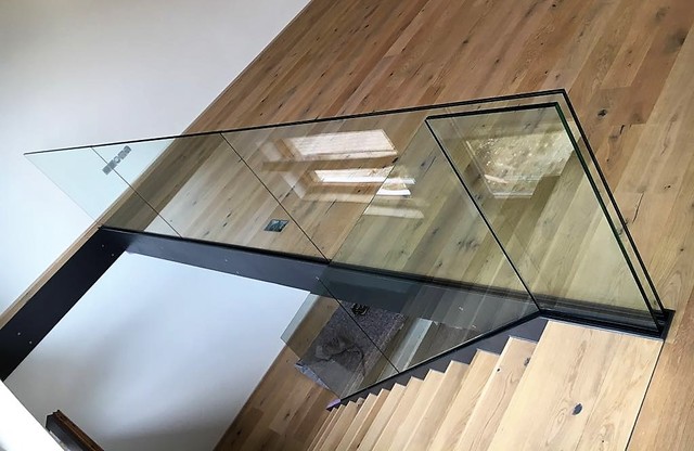 Treppengeländer-Brüstungsgeländer aus Glas - Modern - Treppen - Stuttgart -  von Abele Treppen-Geländer-Metallbau | Houzz