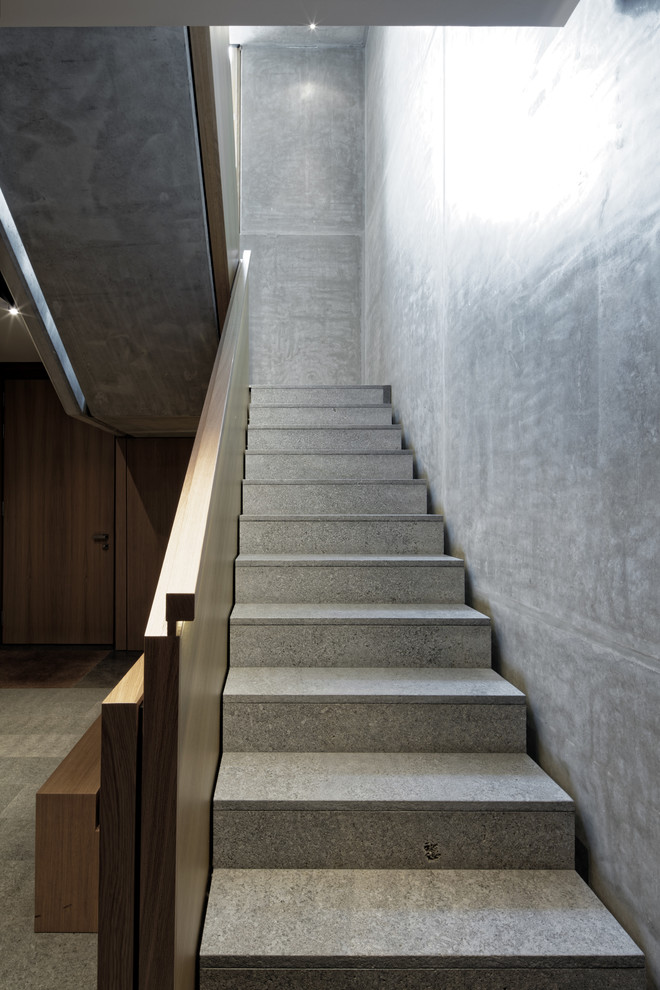 Свежая идея для дизайна: прямая лестница среднего размера в стиле модернизм - отличное фото интерьера