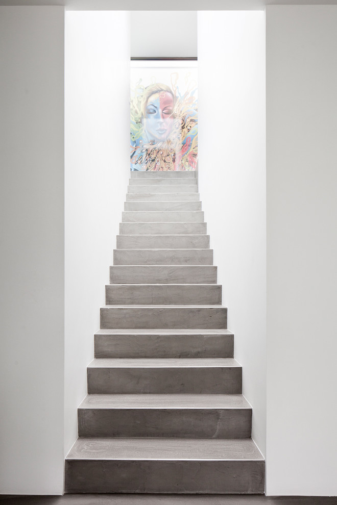 Стильный дизайн: прямая бетонная лестница среднего размера в стиле модернизм с бетонными ступенями - последний тренд